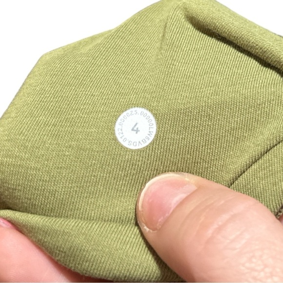 Like New - Lululemon Loungeful High-Rise Wide Leg Cropped Pants - size 4 - Picture 8 of 8